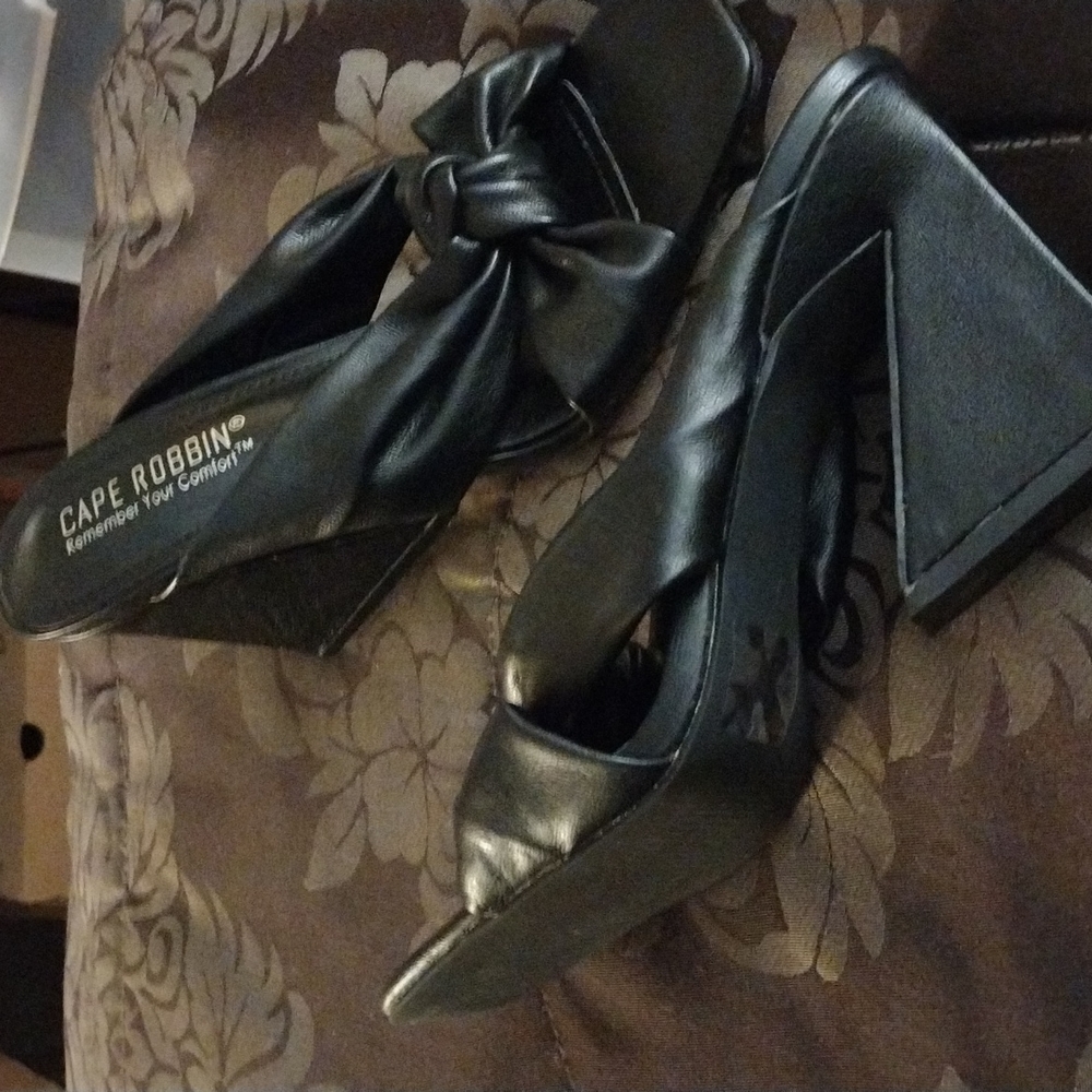 Sandals - Picture 2 of 4